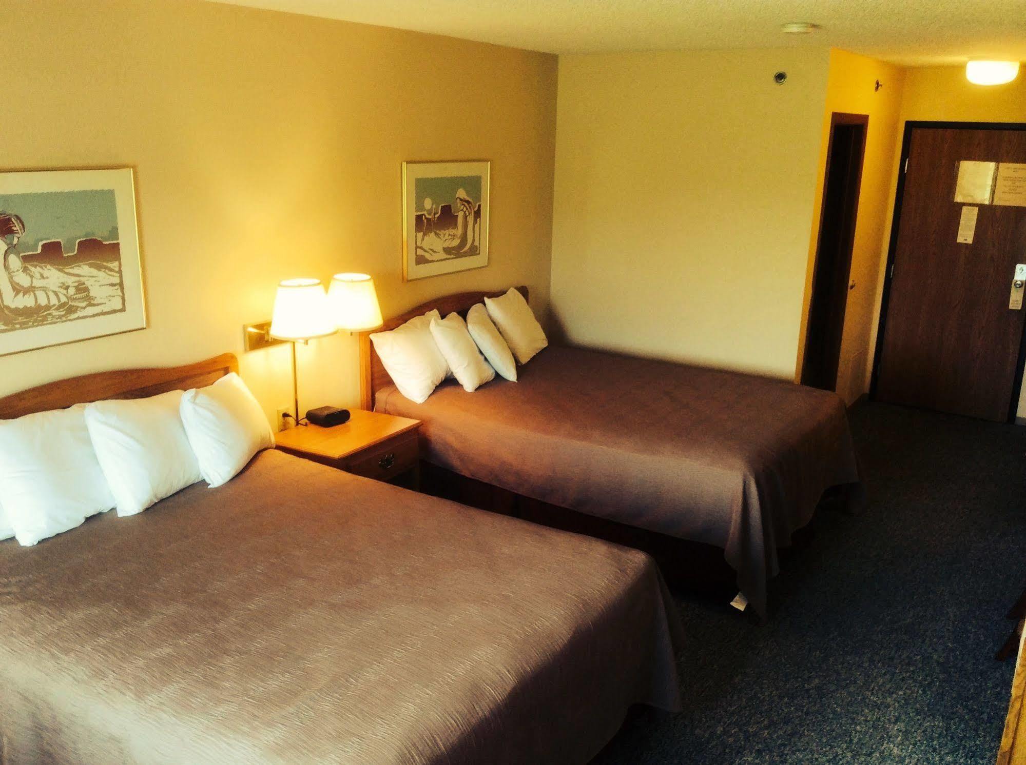 Forty Club Inn Deerwood Екстериор снимка